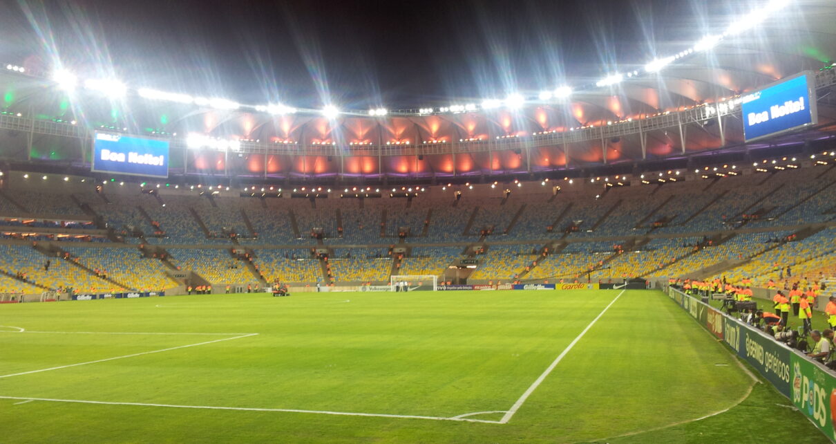 https://upload.wikimedia.org/wikipedia/commons/2/24/Maracan%C3%A3_Stadium.jpeg